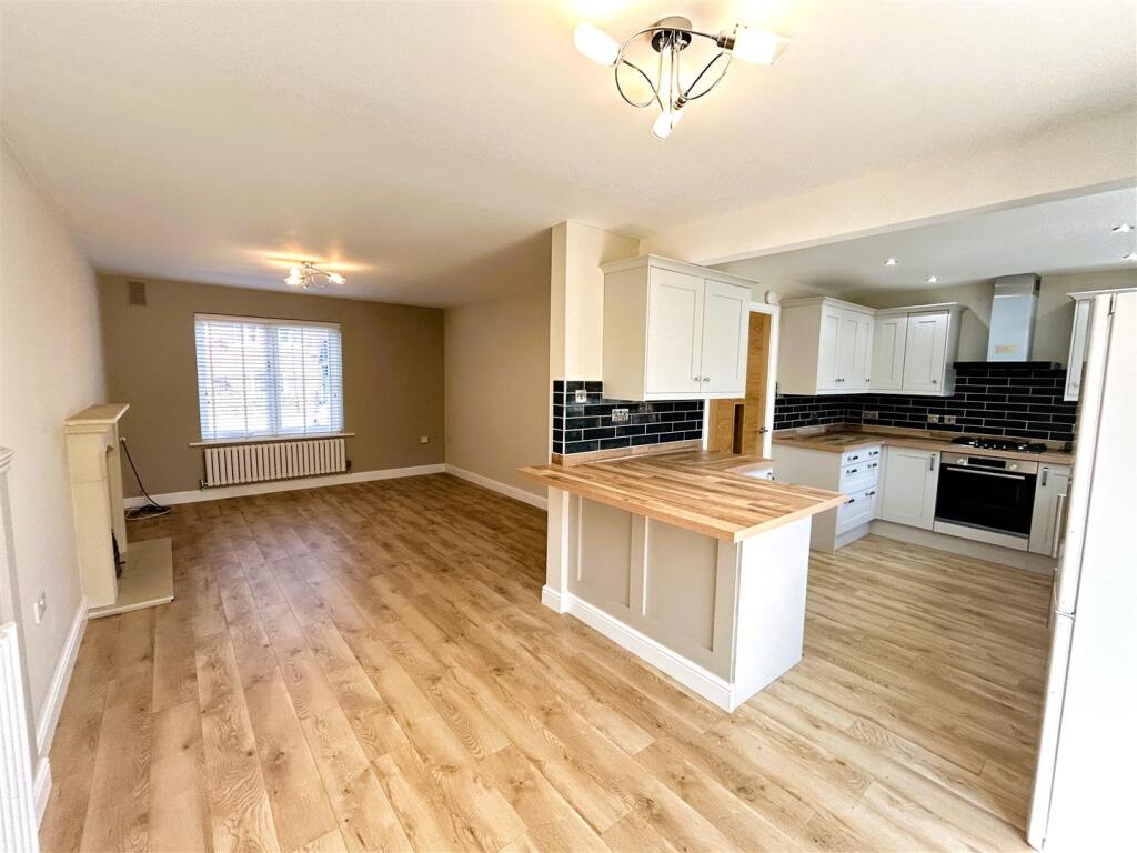 lounge kit diner.JPG