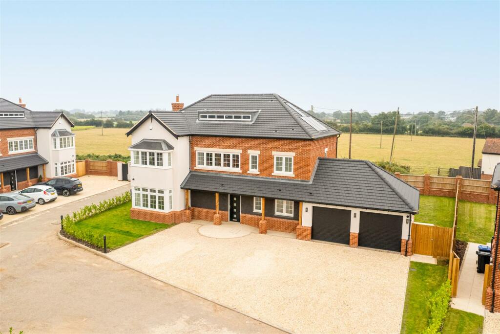 Stretton Rd, 1  - by Visually Rich 0469.jpg
