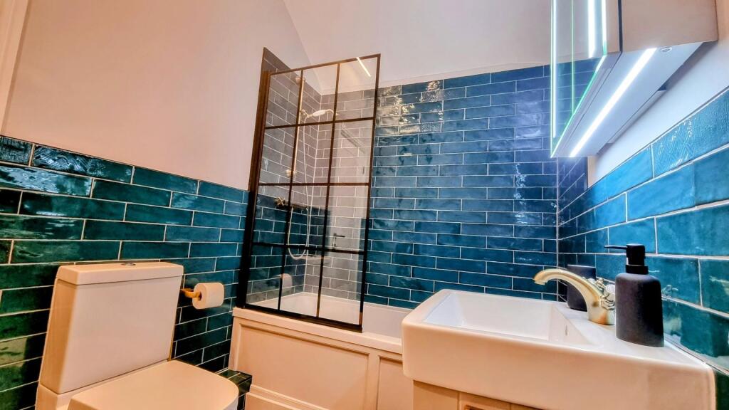 Bedroom 2 Bathroom (2).jpg