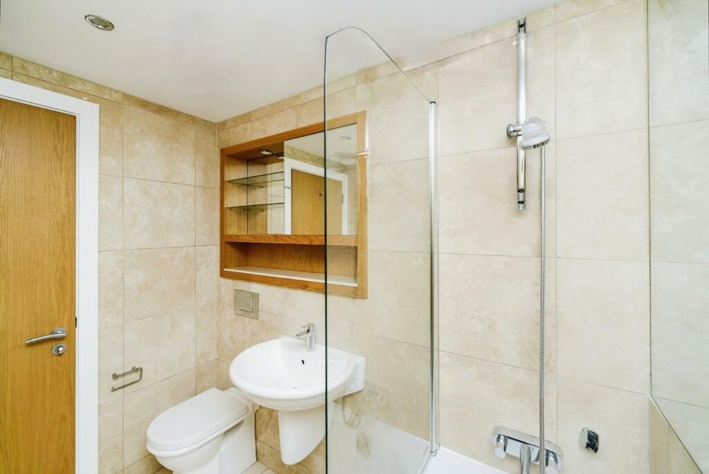 c540162f-Bathroom 202.jpeg