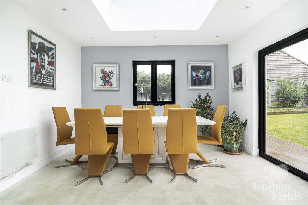 Kitchen / Diner / Entertainment Area