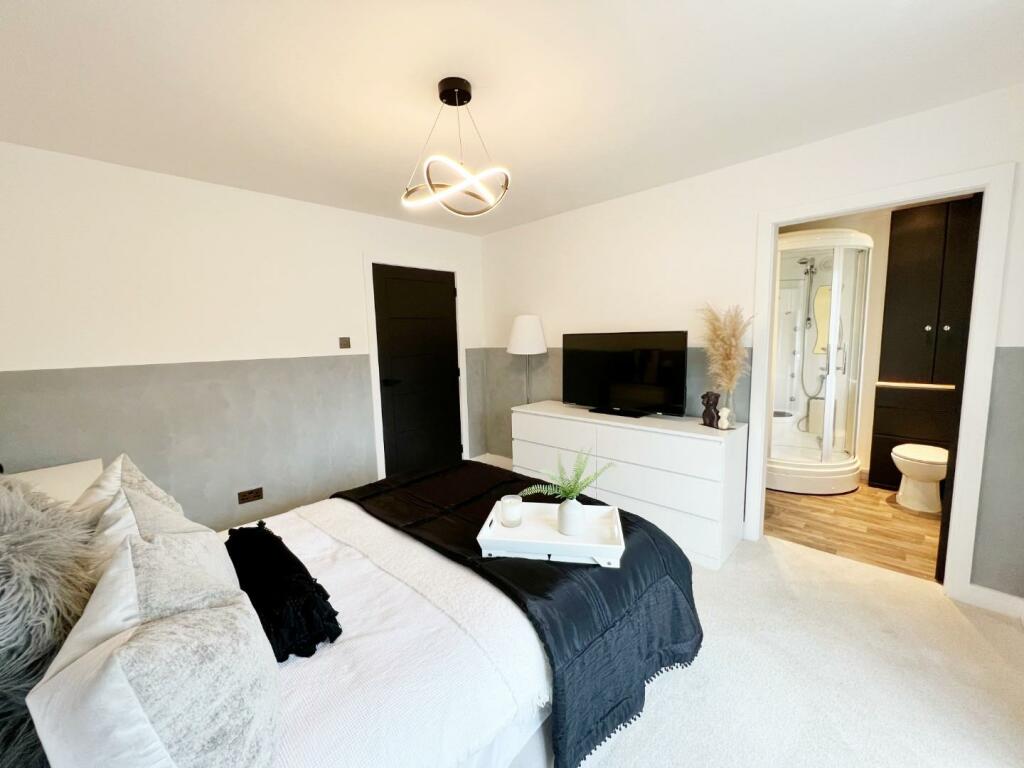 Bedroom 2 pic 4.jpg