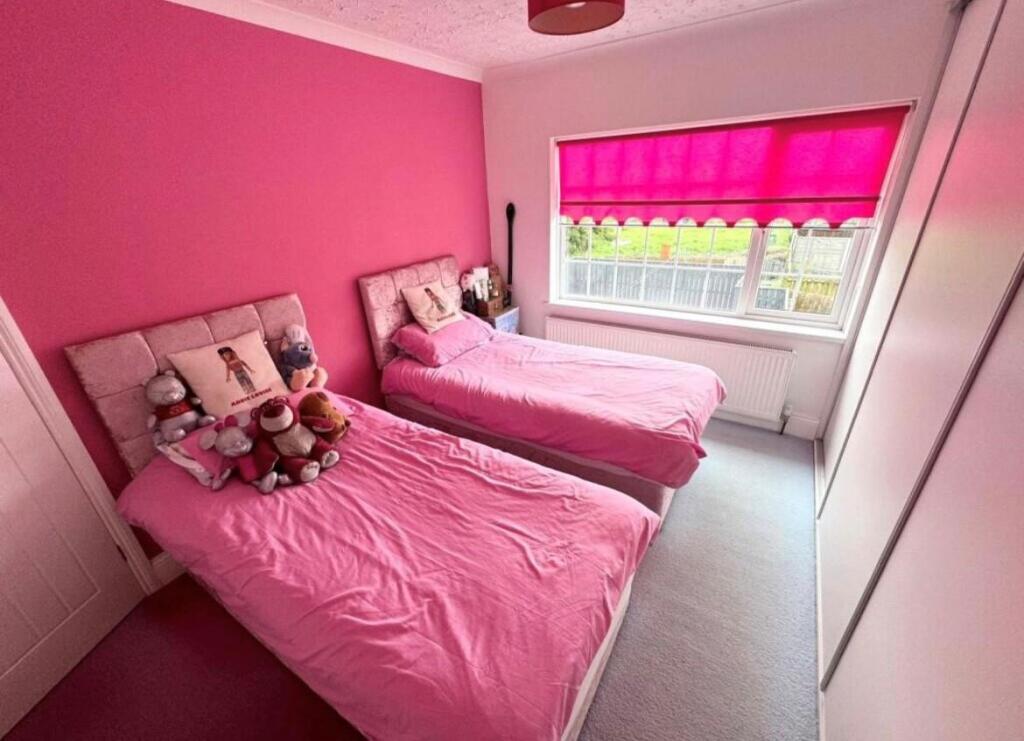 Bed 2.jpg
