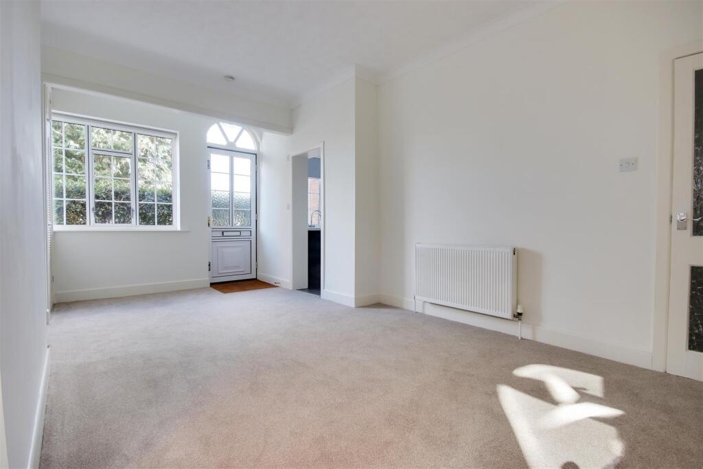 Living room 2.jpg