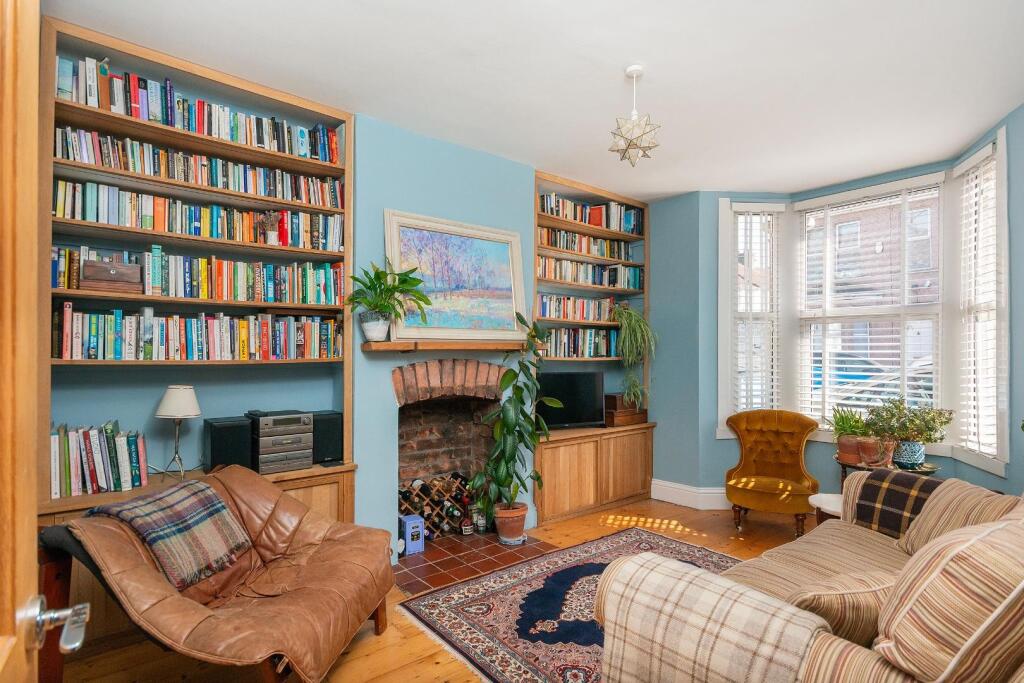 3Y7REN - Living Room C.jpg