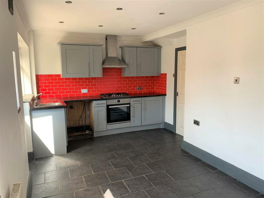 Kitchen 3.jpg