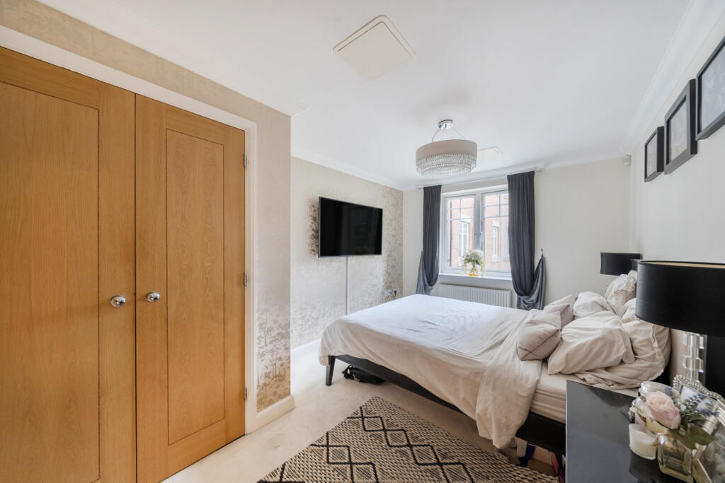 1334910-19-6894e1...