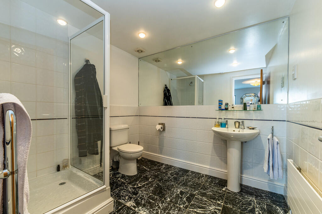 33 Kings Court 02...