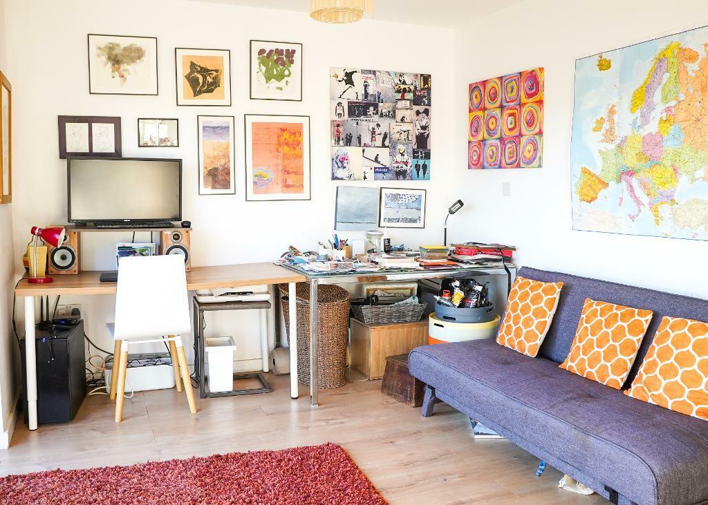 Master bedroom photo 3