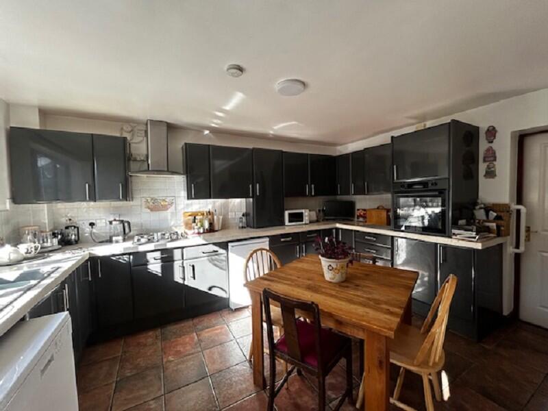 Kitchen/ dining room