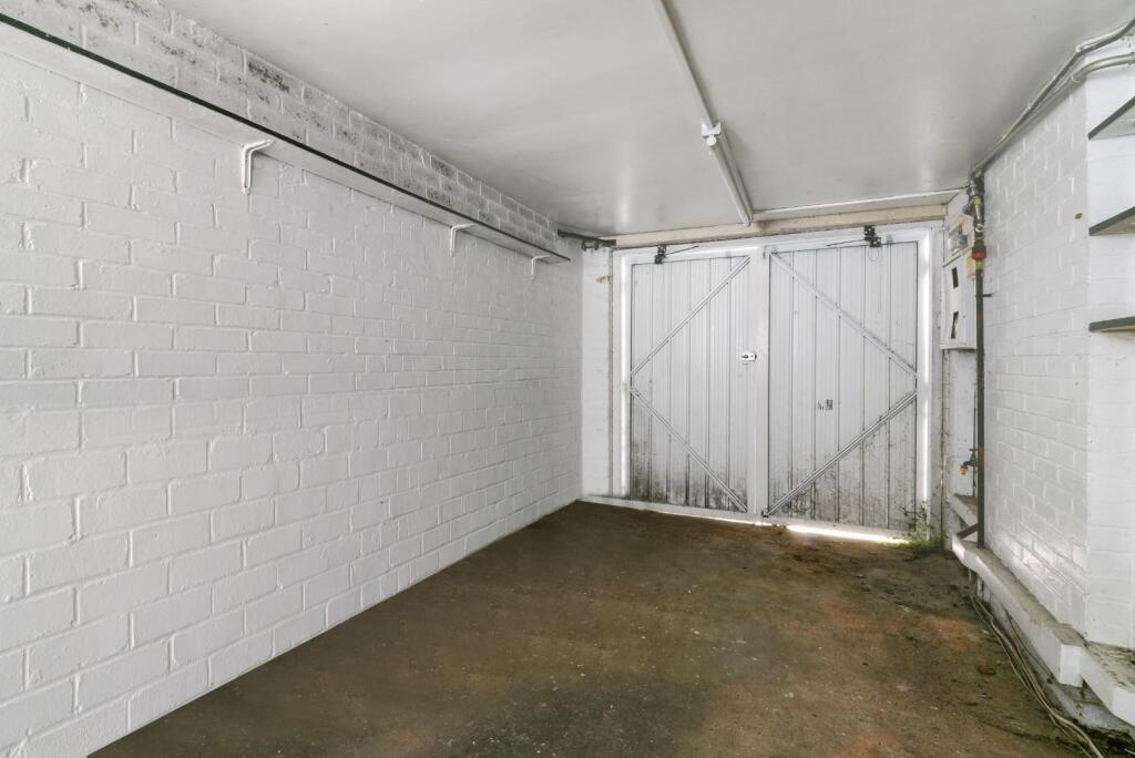 PEMBROKE CLOSE (20).jpg