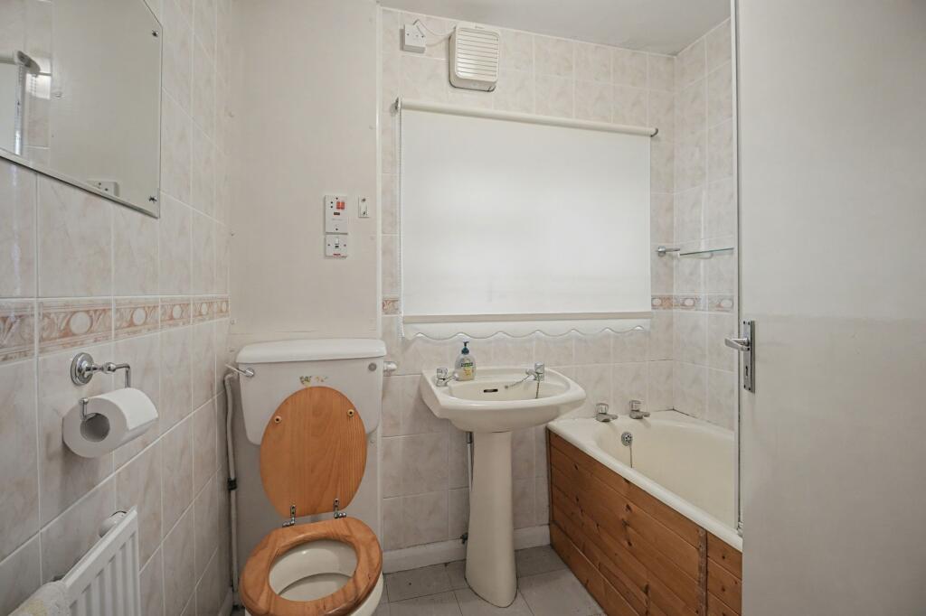 Flat 1 Woodglen, Bishopsford Road, Morden, SM4 6AW