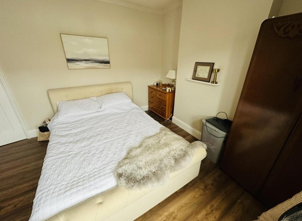 BEDROOM.jpg