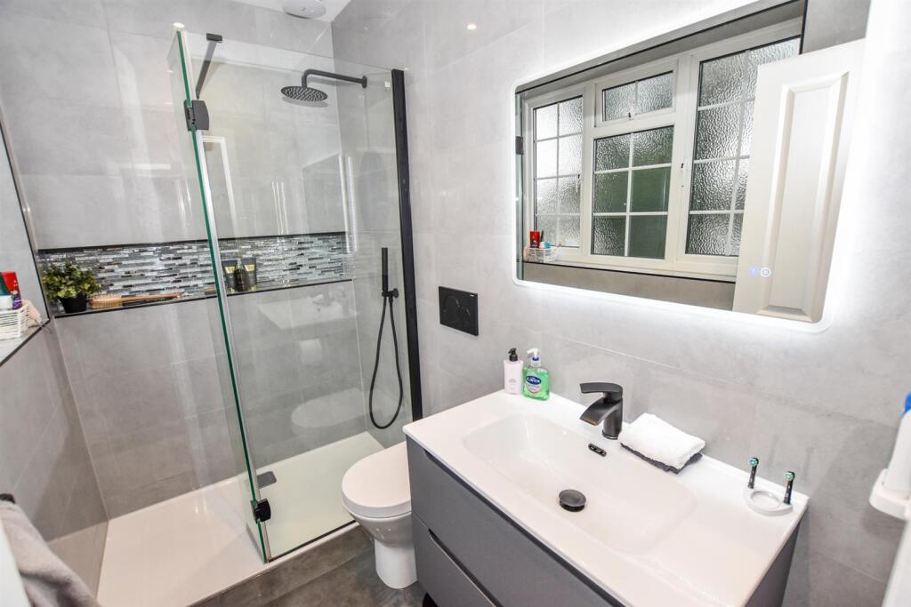 en suite shower room