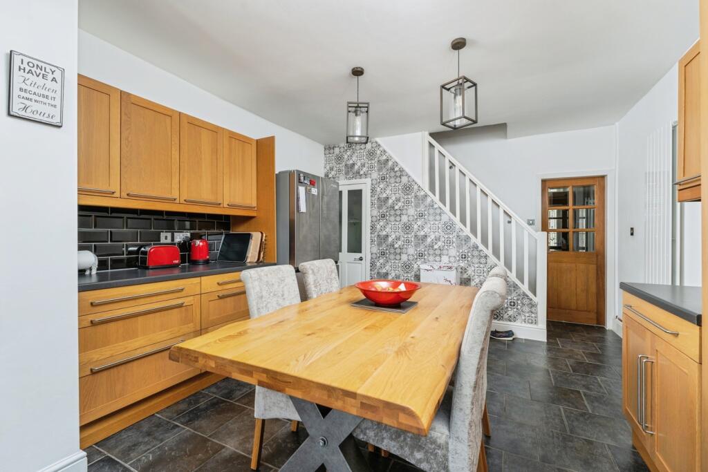 Kitchen/ Dining Room