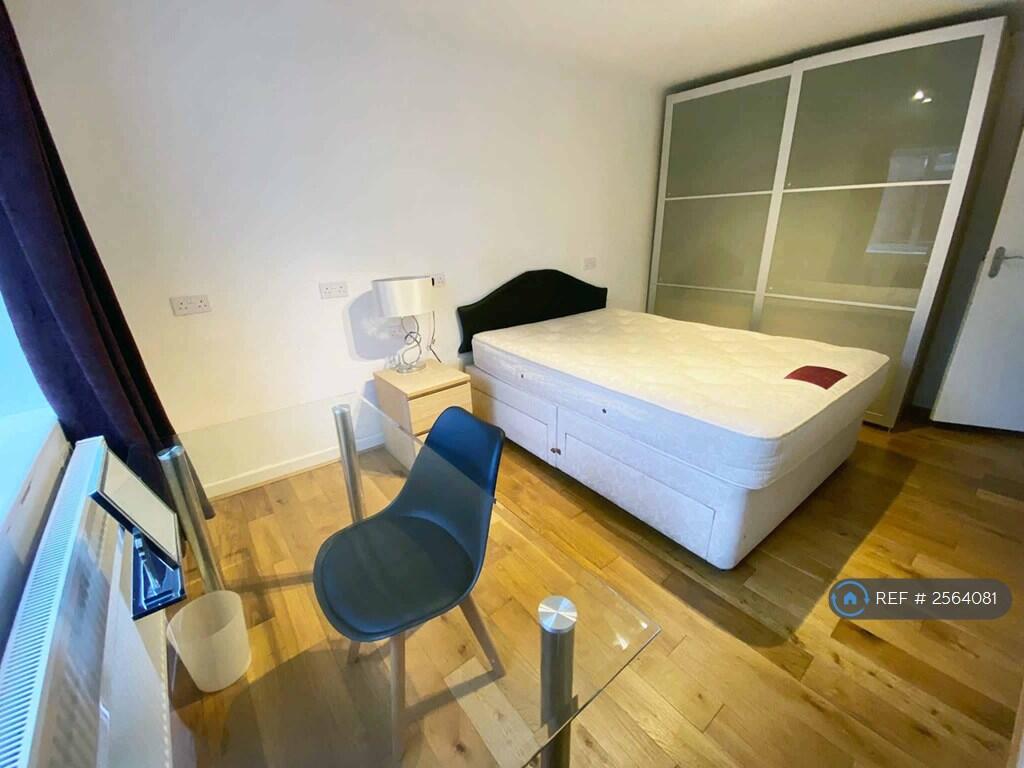 Large Double Park Facing - King-Size Bed