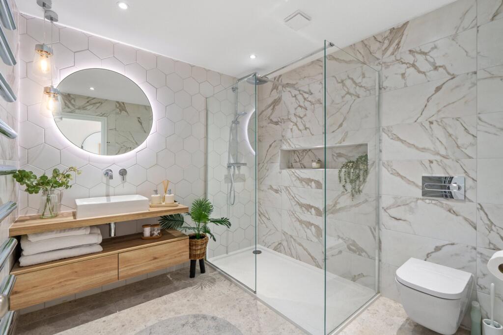 Gf Shower Room