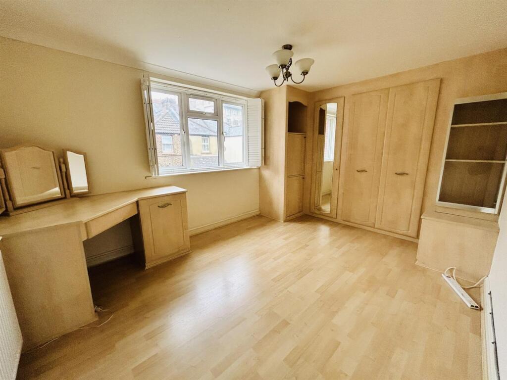 01323 438506