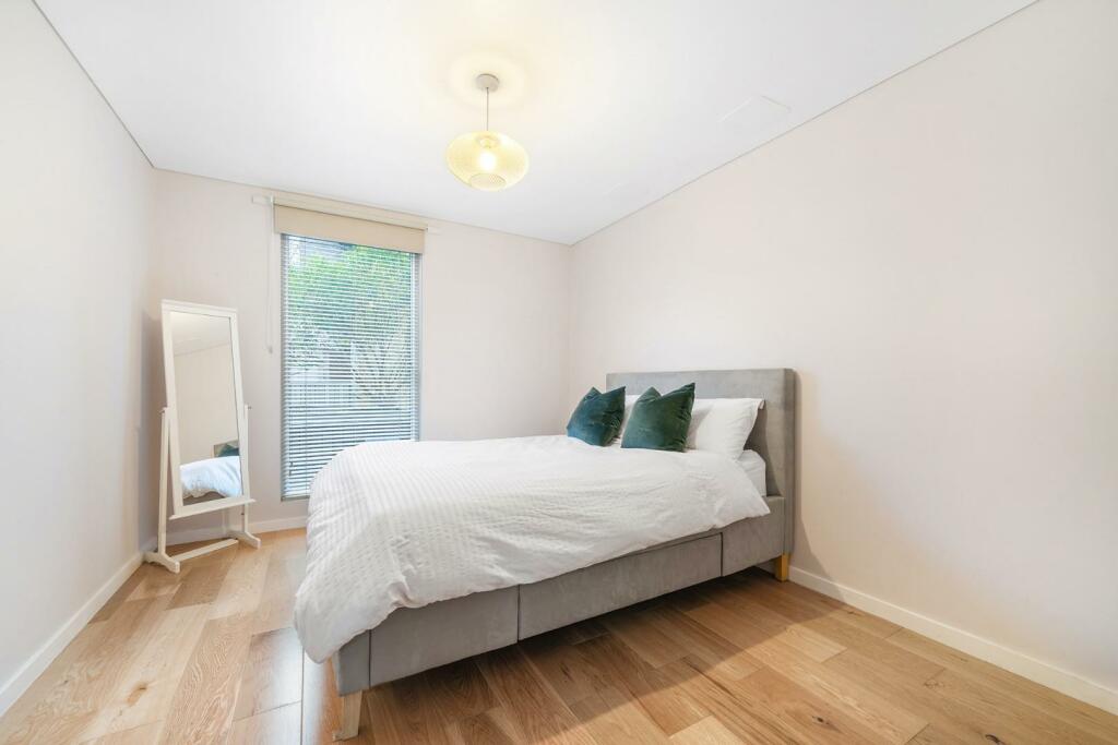 Bedroom 2.jpg