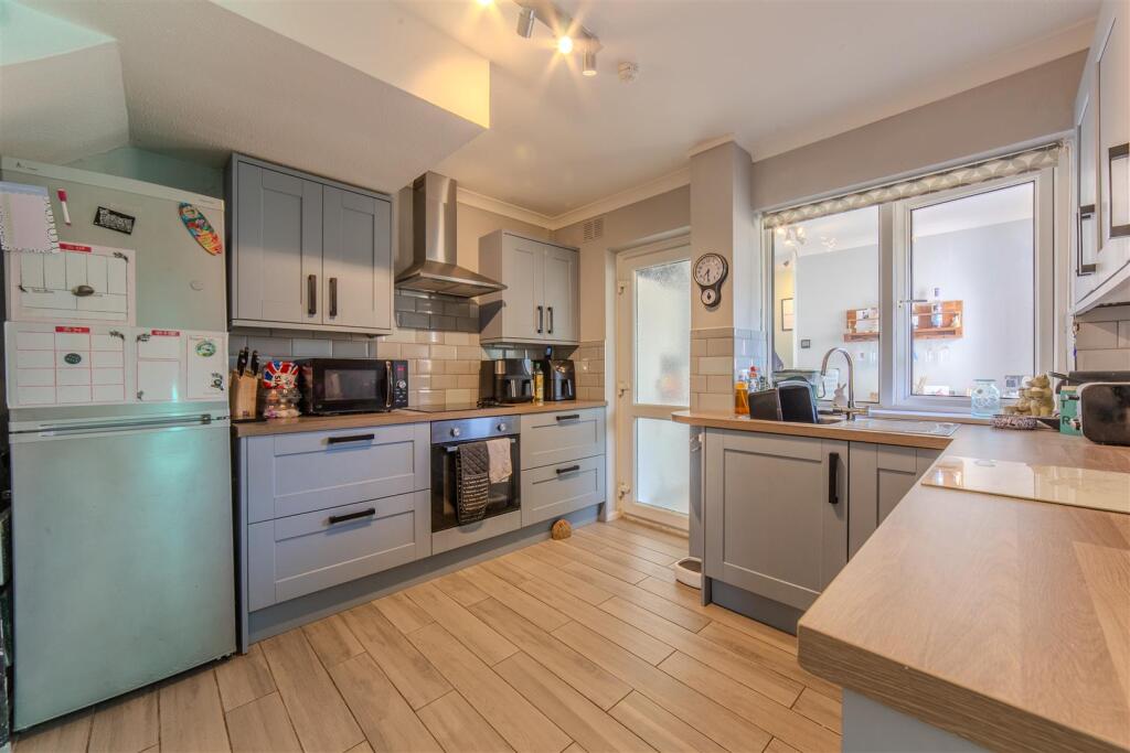 48 Melbourne Court-11.jpg
