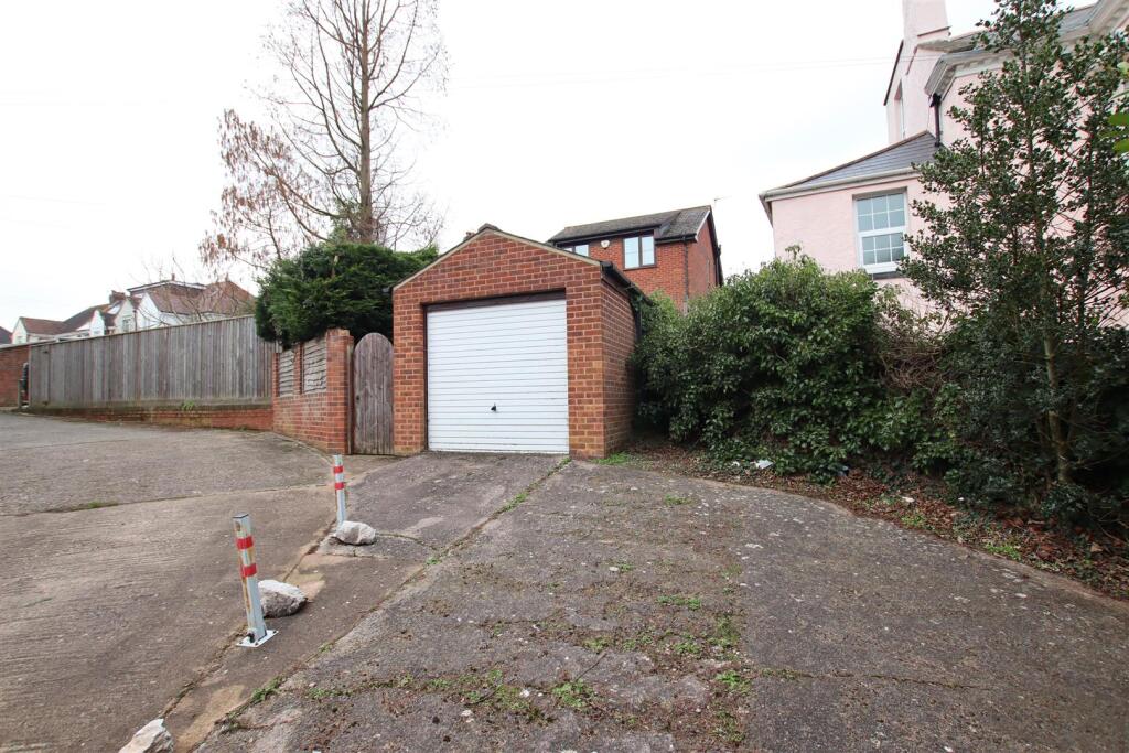 Garage &amp; Parking.JPG