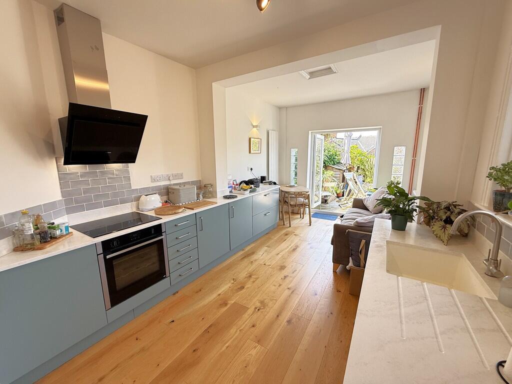 KITCHEN BREAKFAST...