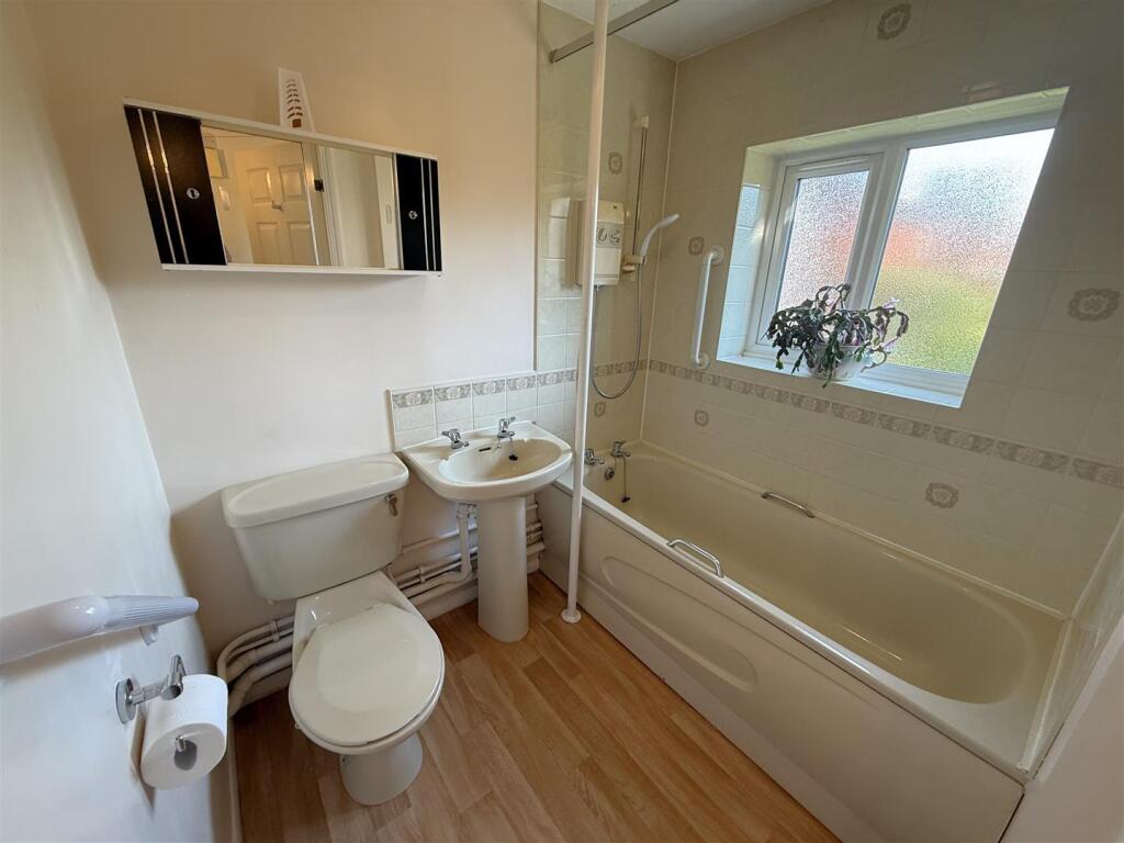 Bathroom.JPG