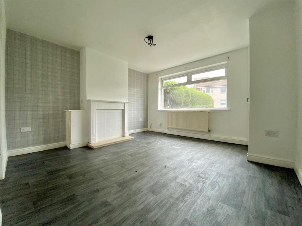 Bramleys Estate Agents - Greave House Drive - Ludd