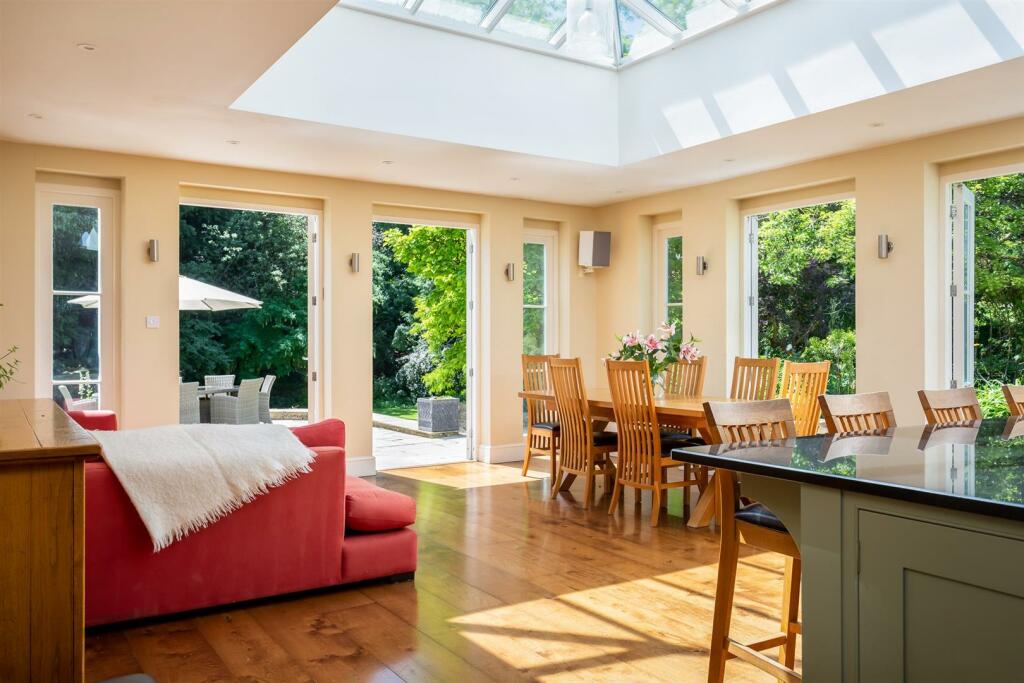 120 - Chipping Croft - GL8 8DQ - Web.jpg