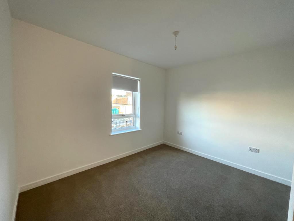 Bed 1.jpg