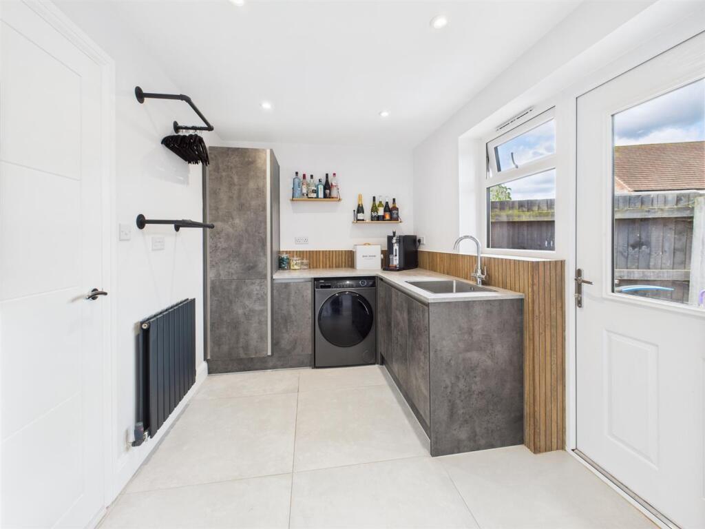 Practical &amp; Spacious Utility Room