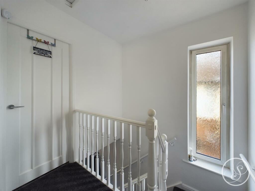FIRST FLOOR LANDING