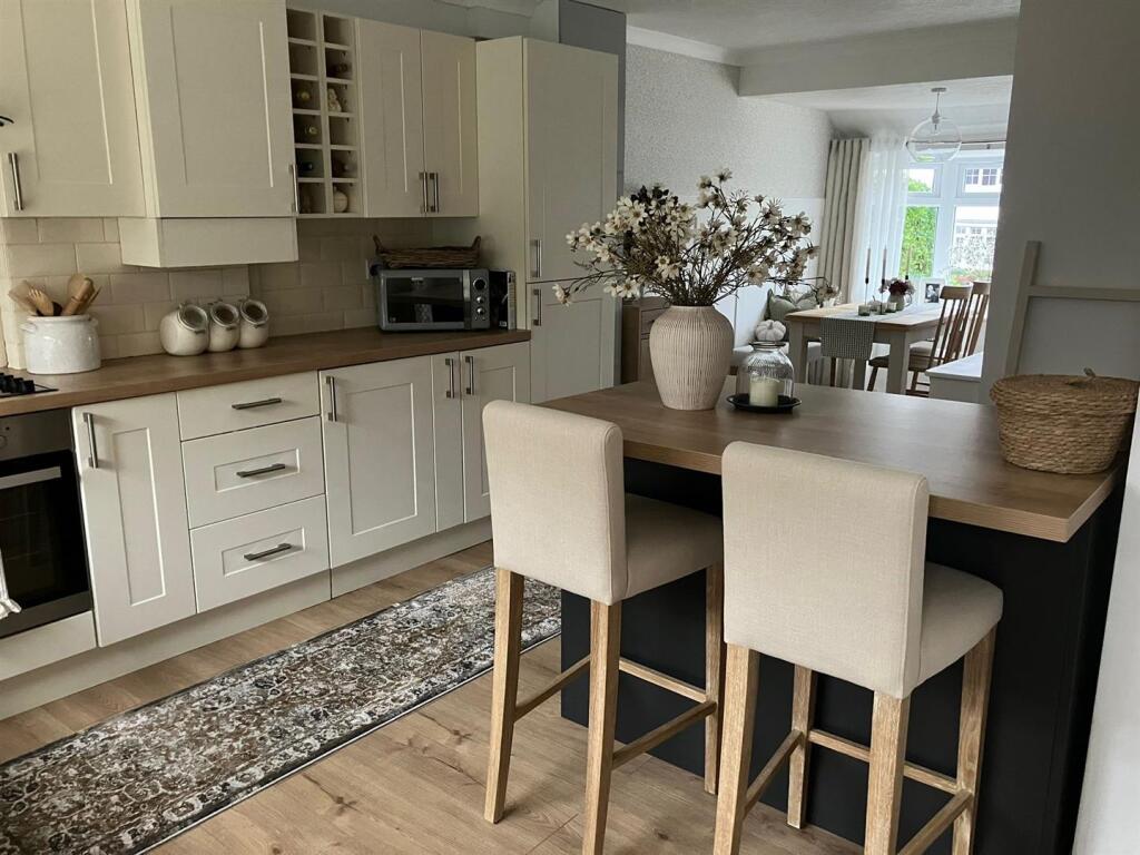 Kitchen 3- Banister Way.jpg