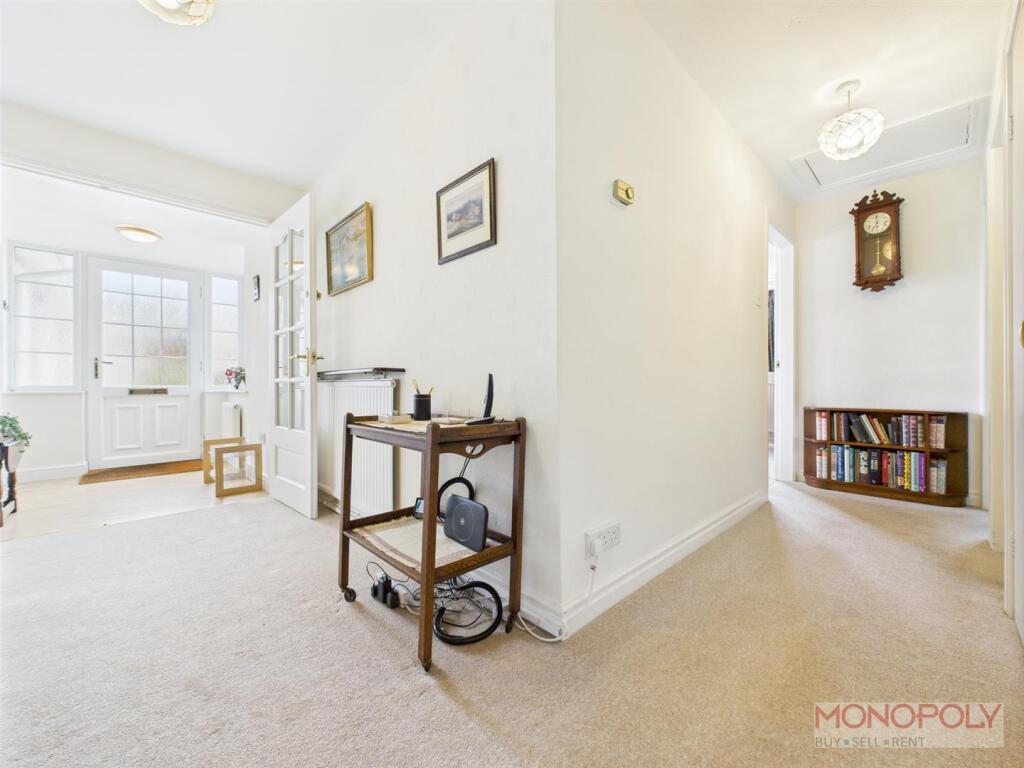 CAM01943G0-PR0492-STILL022.jpg