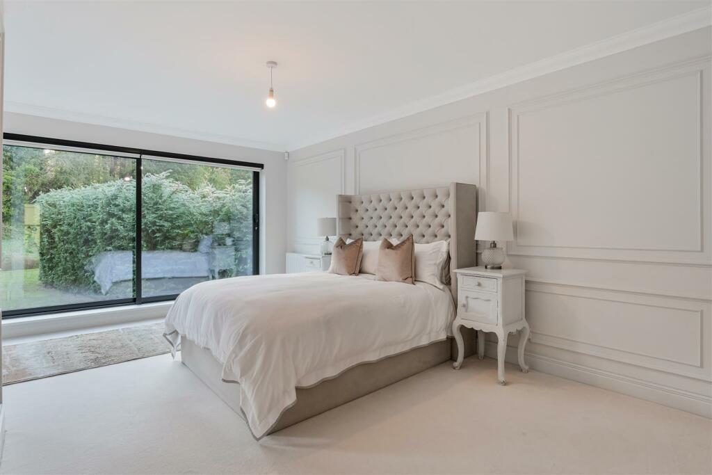 CUNLIFFE CLOSE, 1  (13).jpg