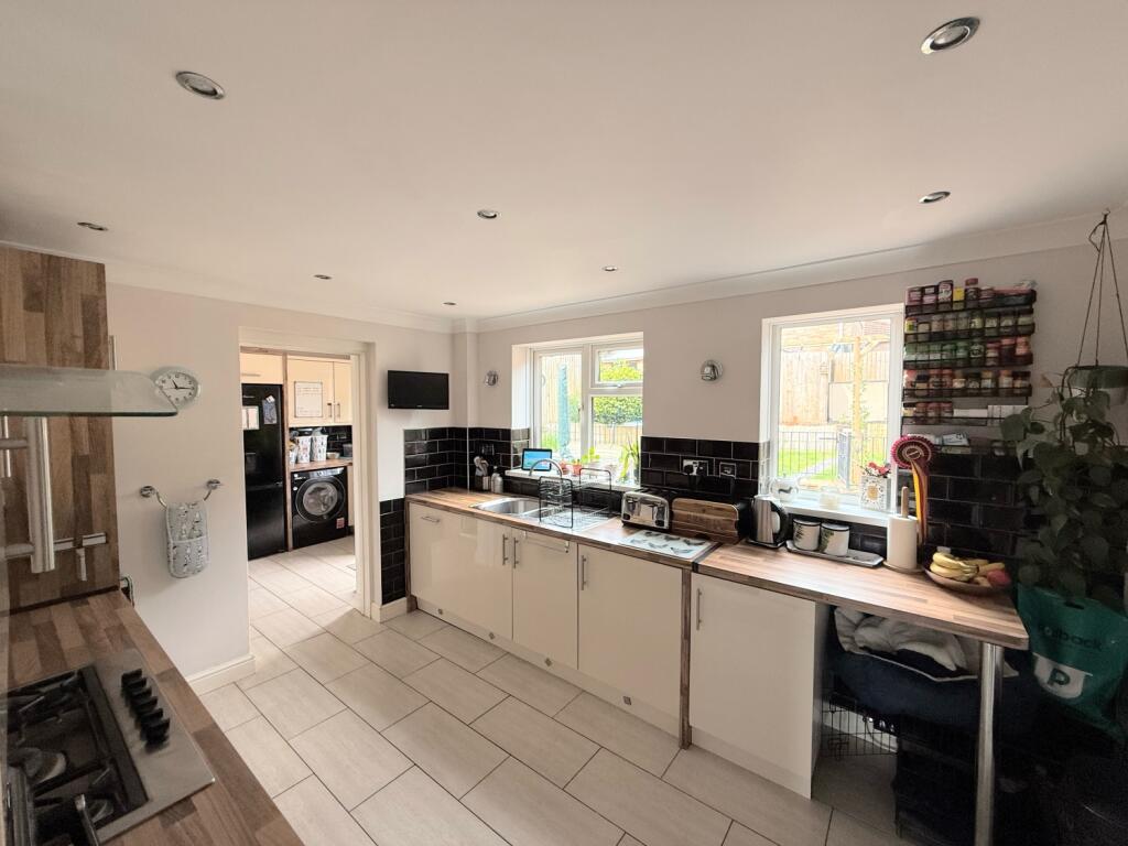 0FB9807C-8024-4DC0-ADAE-7E6C2CC93E12