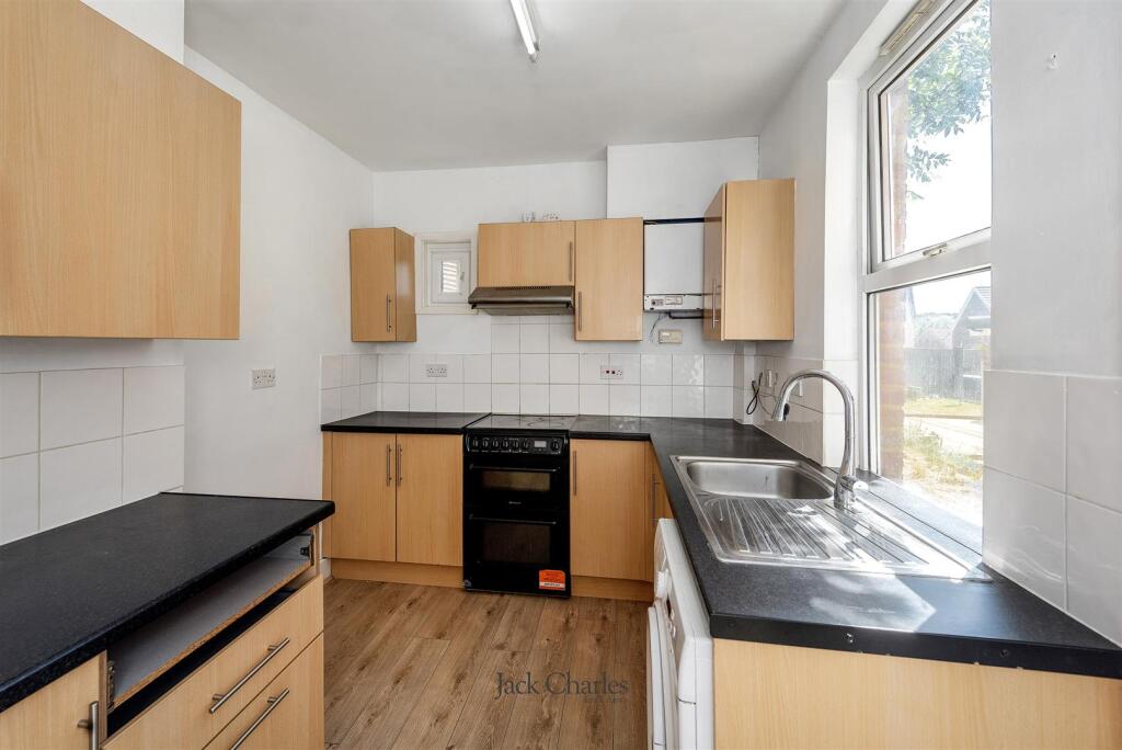 30 Woodlands, TN4 9HW 005.jpg