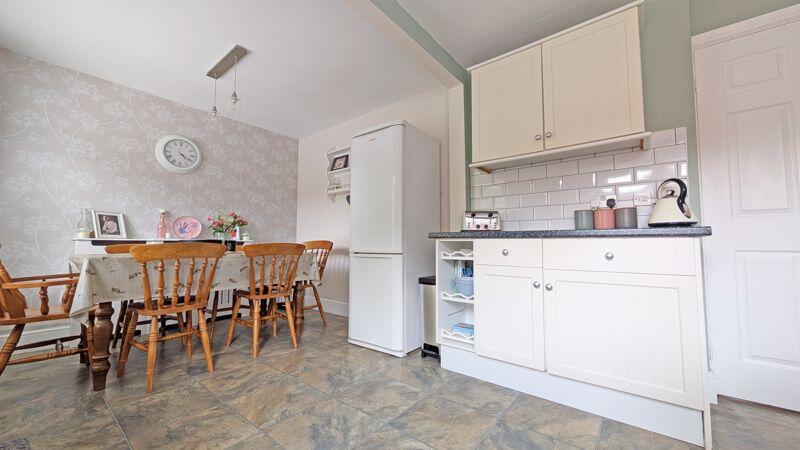 KITCHEN DINING AREA