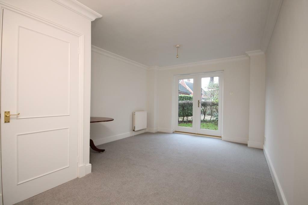 Living room 1.JPG