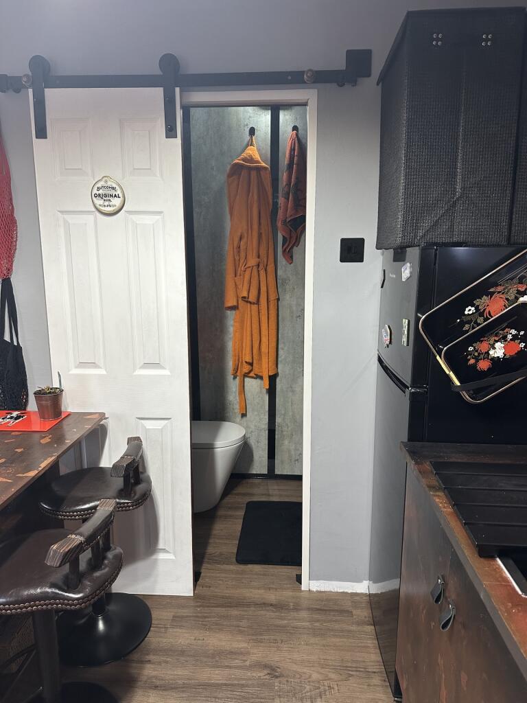 Annex shower