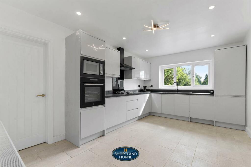 101 Canley Rd (11 of 26).jpg