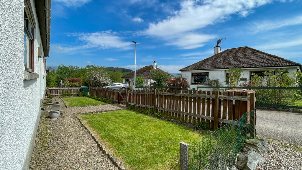 FRONT GARDEN