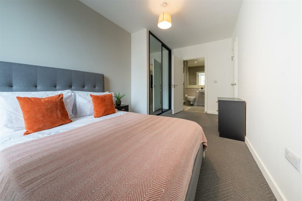 Flat 1-14.jpg