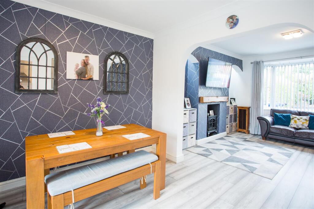 LOUNGE/THROUGH DINING AREA