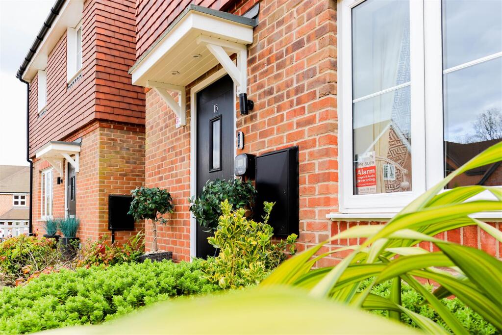 03. Front aspect.jpg