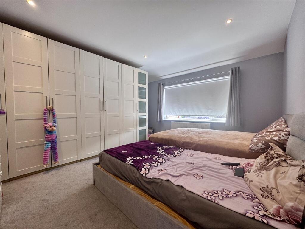 Bed 3.jpg