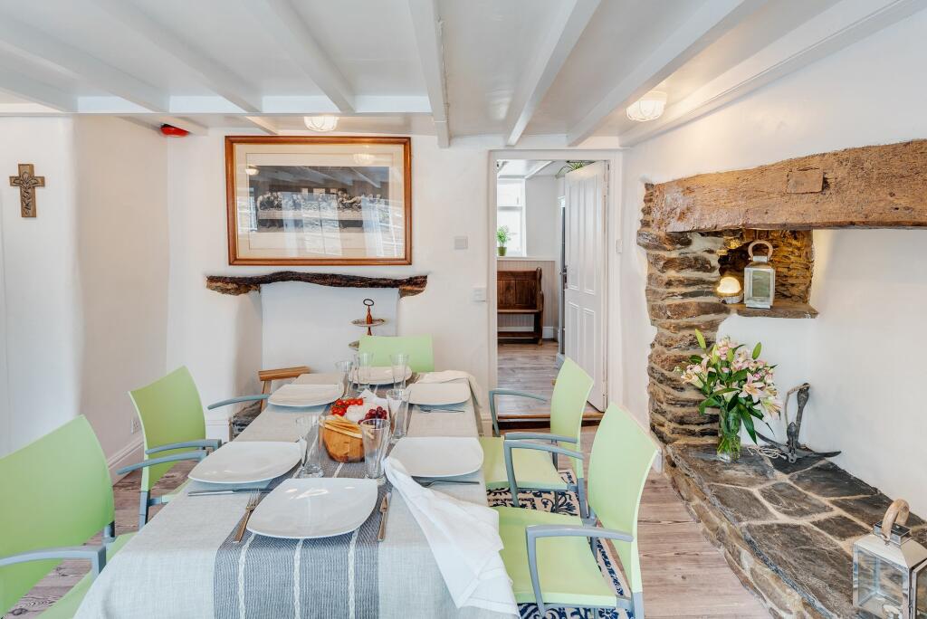 Sea Breeze _Dining Room_Torcross