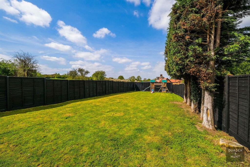 Woodgreen Road 4.jpg