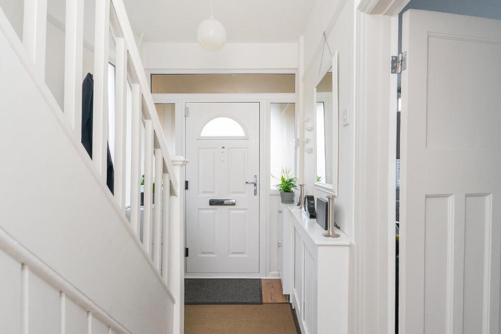 0J7ABN - Hallway D.jpg