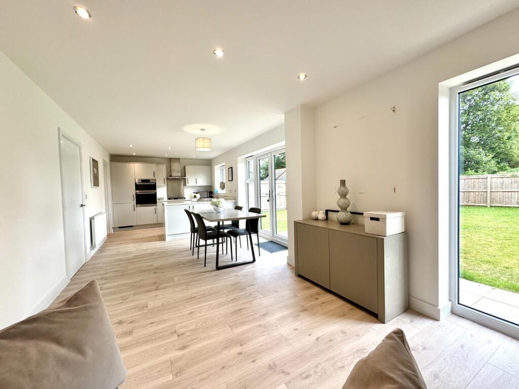 Kitchen/dining/family room